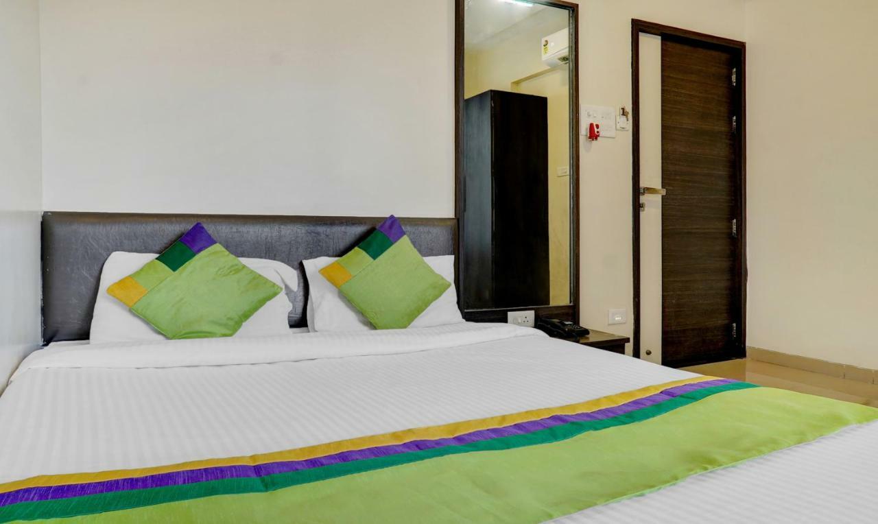 Treebo Bhagyashree Executive Hotel Mundhva Buitenkant foto